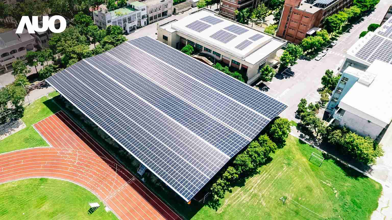 赏金国际SunSteel光电整合型浪板具备快速安装、、轻量化优势,,可提升15%发电效能,,,通过国际IEC与台湾VPC认证安全、、、、防漏、、耐候标准