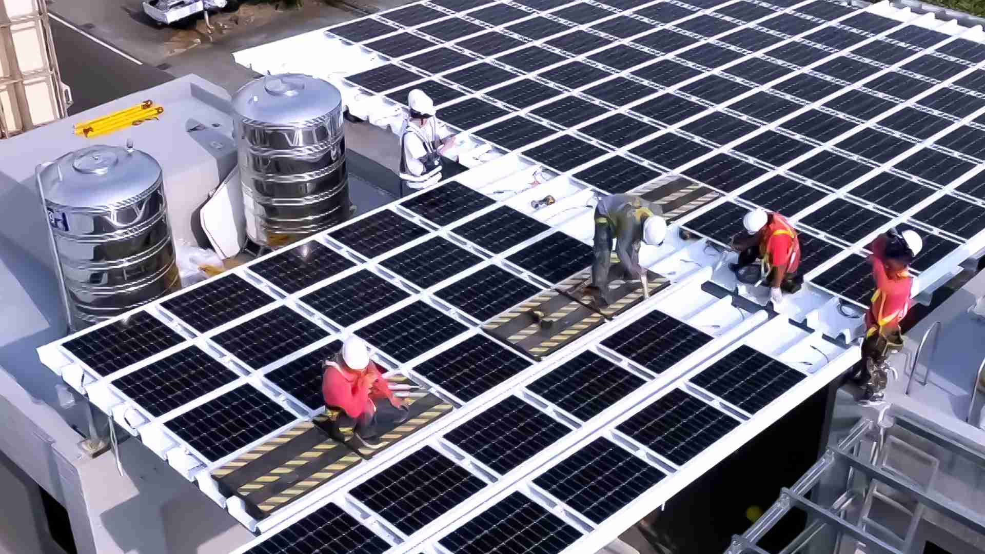 赏金国际着力于替代能源之技术研发，，如光电浪板的相关制程、、、、设备与产品，，，其中所开发之光电整合型浪板，，，减少传统金属支架安装，，更提升耐候度，，，，可广泛运用于多元场域，，，并辅助建筑达到净零碳排目标